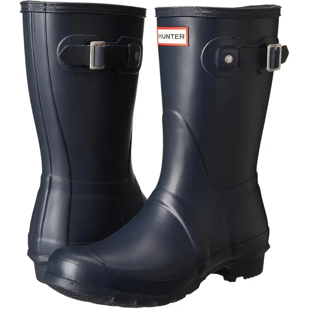 HUNTER Women’s black Rain Boots
KEEP YOUR FEET NICE & DRY with 
HUNTER BOOTS!!🩷
